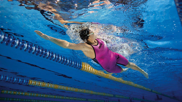 Come indossare e pulire il costumone da gara: consigli pratici per nuotatori - TOP LEVEL SPORT