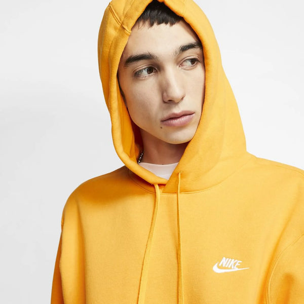 FELPA NIKE UOMO CON CAPPUCCIO SPORTSWEAR CLUB FLEECE GIALLA