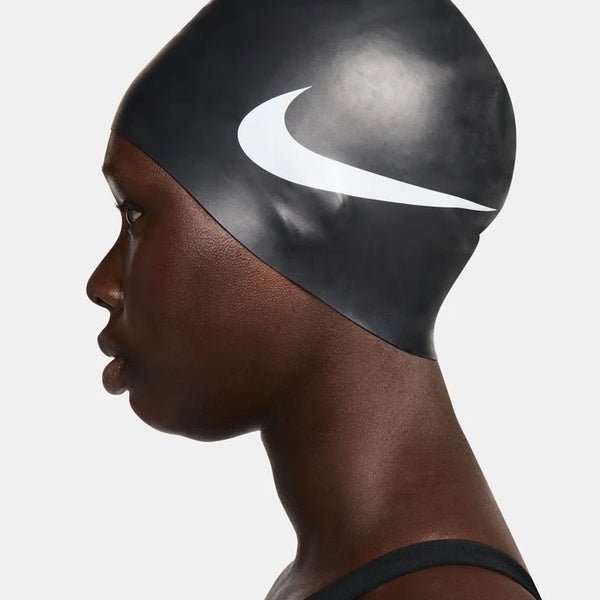 CUFFIA PISCINA NUOTO NIKE SWIM CAP SILICONE SWOOSH NERA