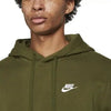 FELPA NIKE UOMO CON CAPPUCCIO SPORTSWEAR CLUB FLEECE VERDE