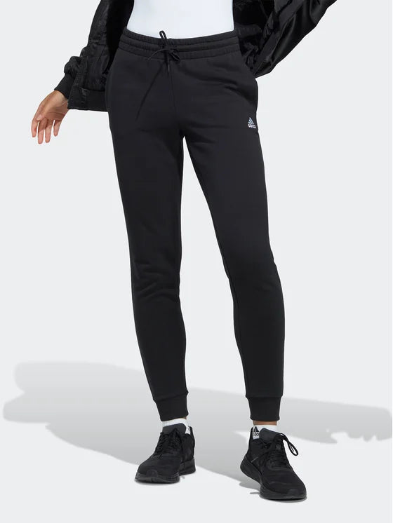 PANTALONI ESSENTIALS LINEAR FRENCH TERRY CUFFED